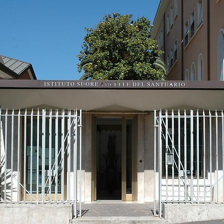 Casa Religiosa Per Ferie Ancelle Del Santuario Hotel Rome Bagian luar foto