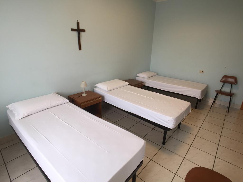 Casa Religiosa Per Ferie Ancelle Del Santuario Hotel Rome Bagian luar foto