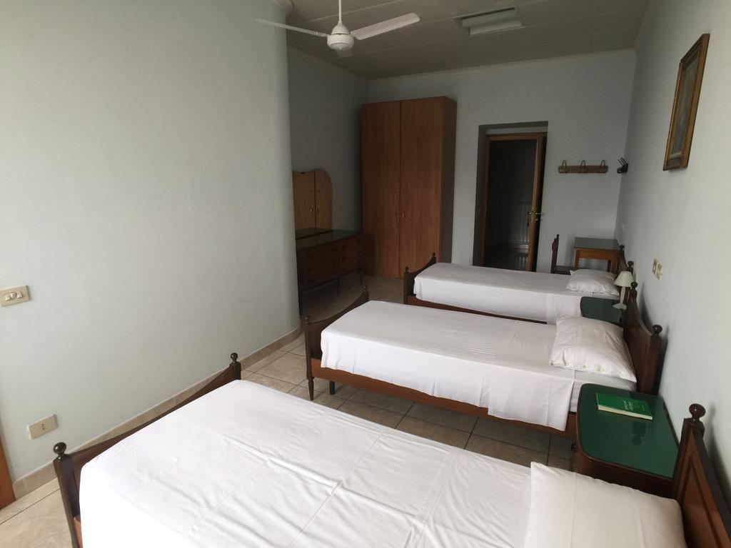 Casa Religiosa Per Ferie Ancelle Del Santuario Hotel Rome Bagian luar foto