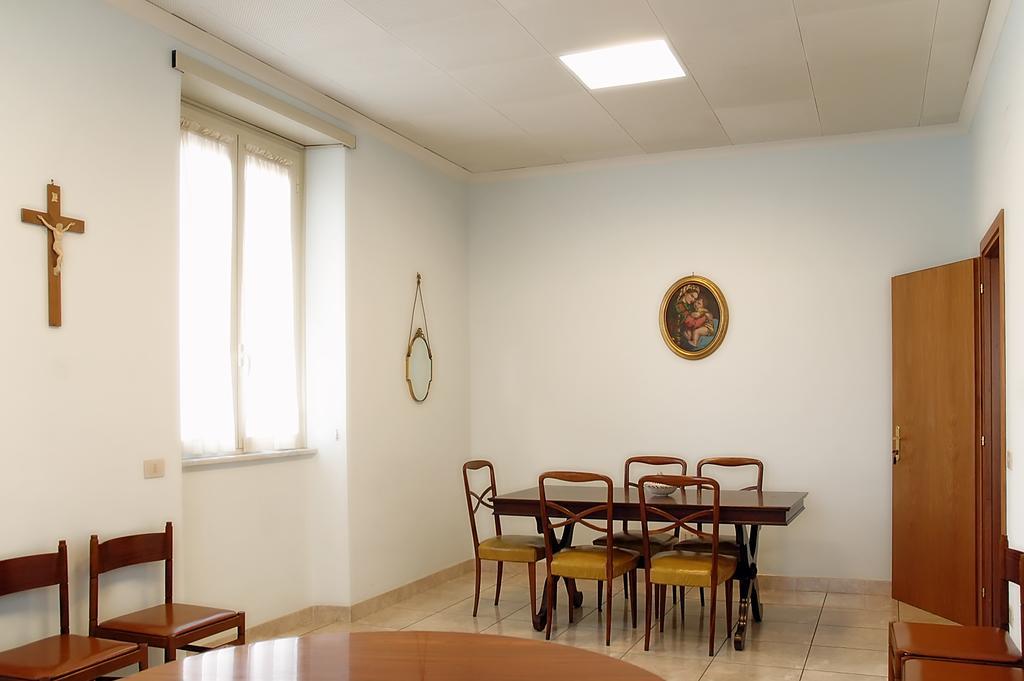 Casa Religiosa Per Ferie Ancelle Del Santuario Hotel Rome Bagian luar foto