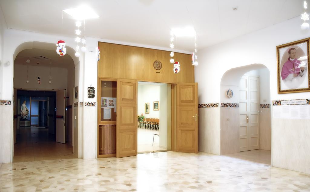 Casa Religiosa Per Ferie Ancelle Del Santuario Hotel Rome Bagian luar foto