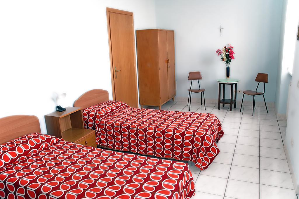 Casa Religiosa Per Ferie Ancelle Del Santuario Hotel Rome Bagian luar foto