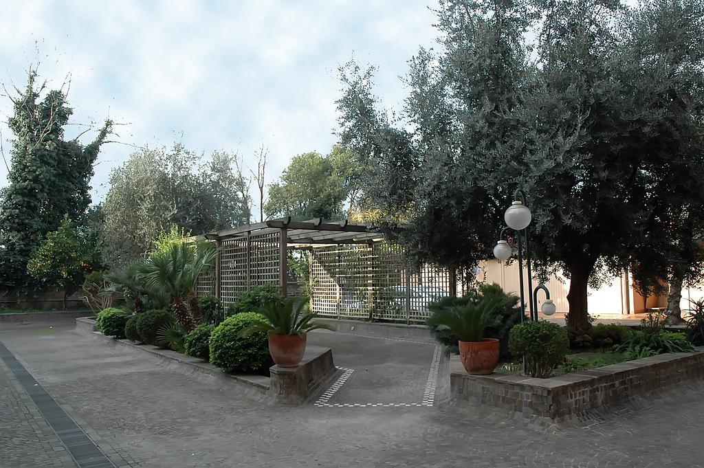 Casa Religiosa Per Ferie Ancelle Del Santuario Hotel Rome Bagian luar foto