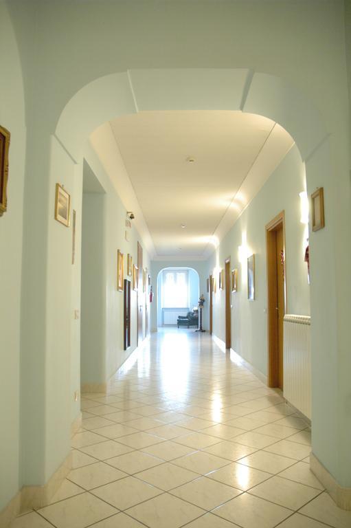 Casa Religiosa Per Ferie Ancelle Del Santuario Hotel Rome Bagian luar foto